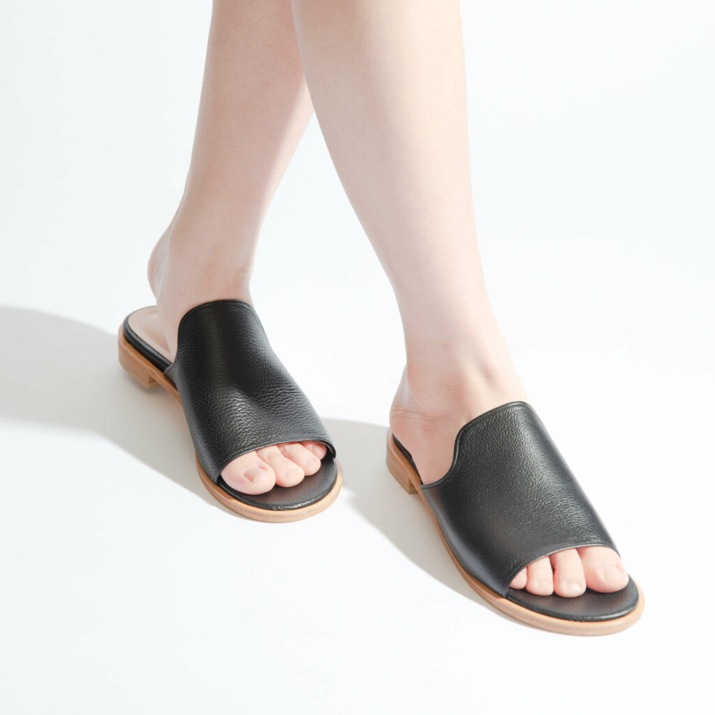 Tory 黒 モデル着用イメージ画像