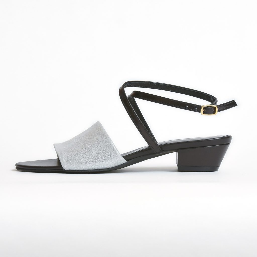 Lisa シルバーx黒 横 Lisa シルバーx黒 横画像