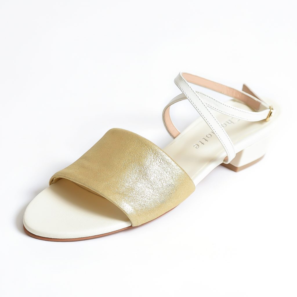 リーフトウの幅狭ローヒールサンダル、Lisa（リサ）幅狭靴のChochotte